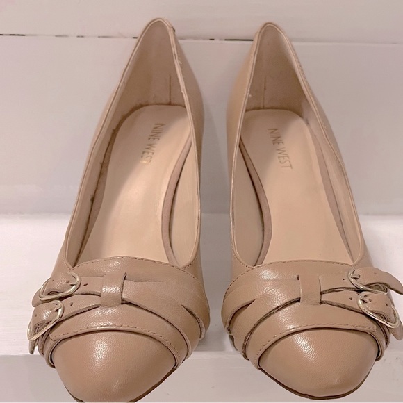 Nine West Light Tan Pumps - Picture 1 of 3